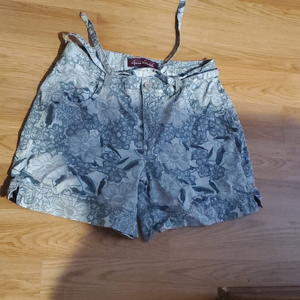 Floral soft chambray shorts with tie at waiste
